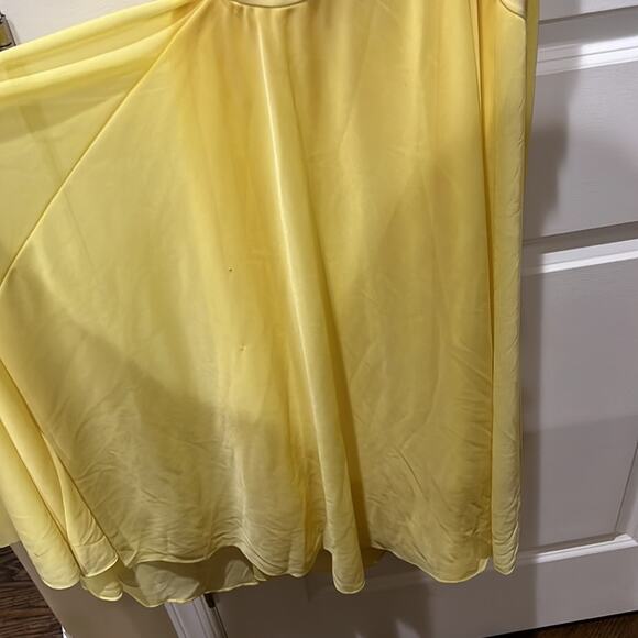 Yellow Cache’ Silk Crystal Detailed Gown size 2 - Picture 5 of 9